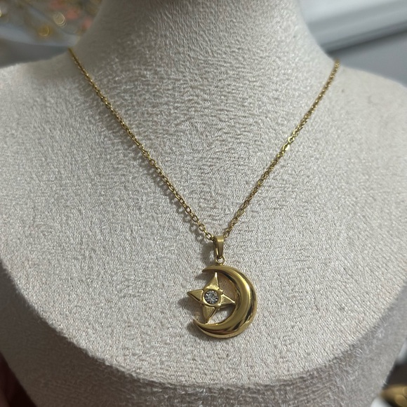 Moon pendant gold plated - Picture 2 of 2